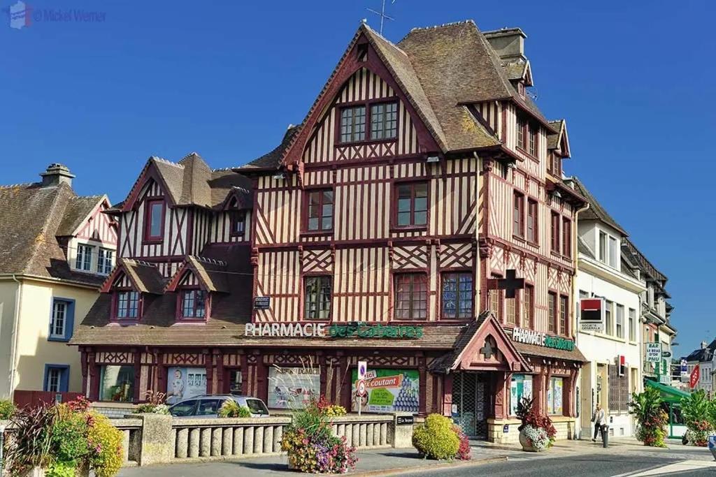 Holiday home La Maison Du Gardien, Chateau De Lavenue Pierrefitte-en-Auge